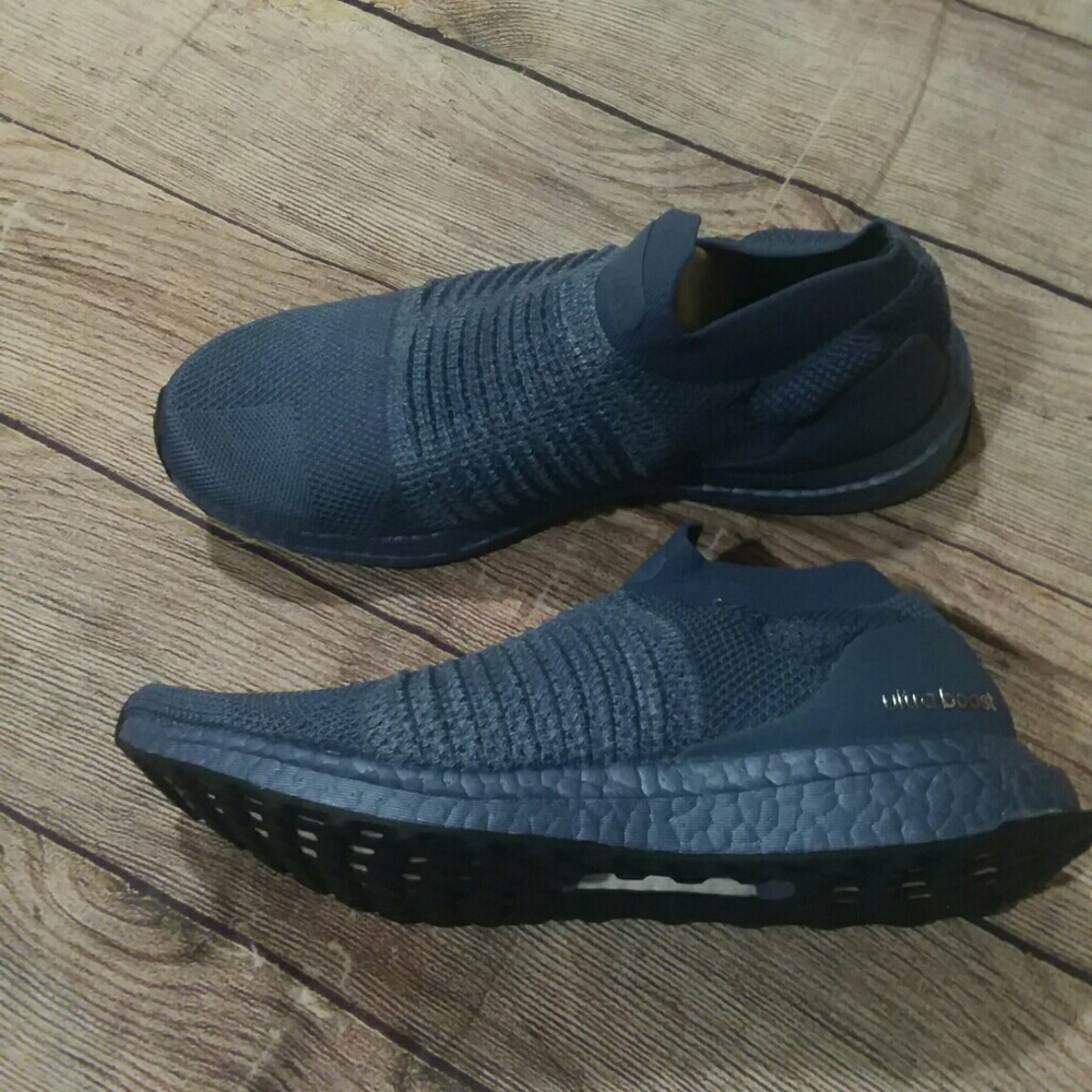 NIB UltraBOOST Laceless Blue Running Sneakers
